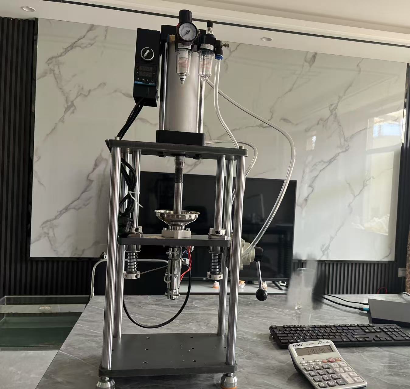 KCP03 Desktop Injection Molding Machine