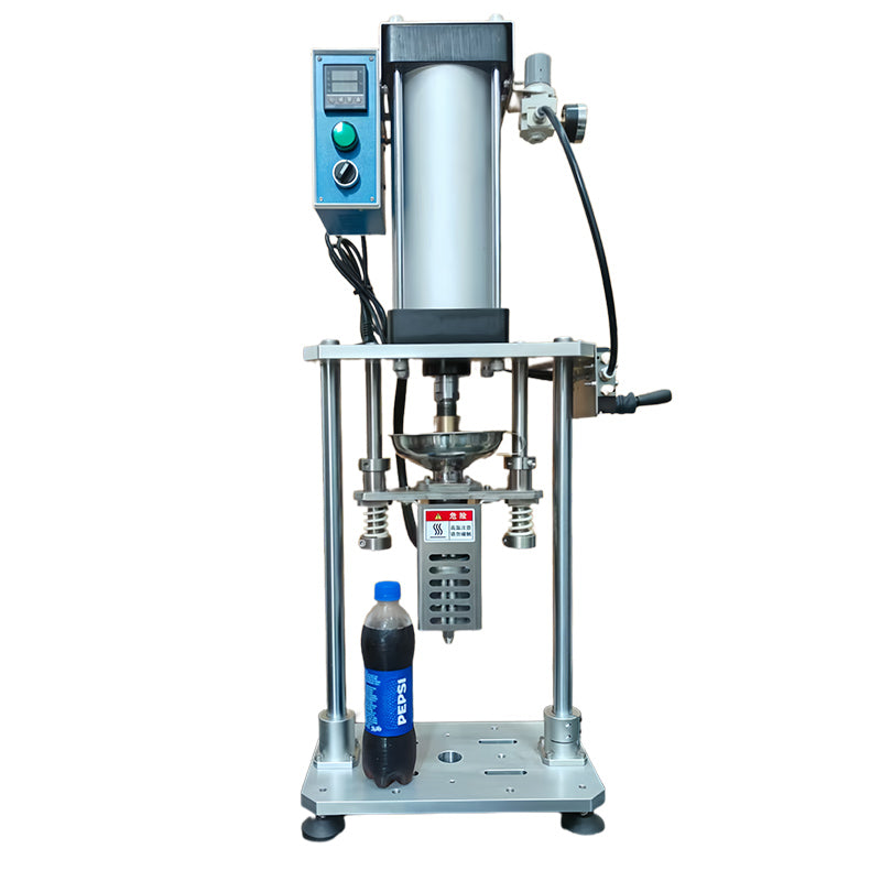 High-efficiency desktop injection molding machine