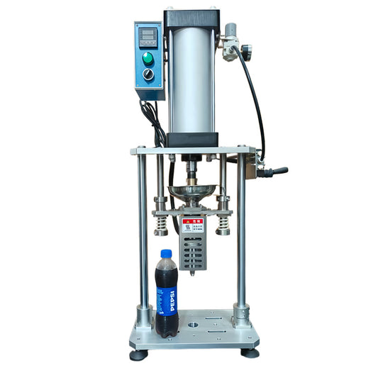 High-efficiency desktop injection molding machine